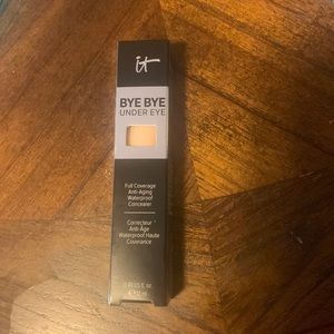 Bye bye Under Eye It Cosmetics Concealer